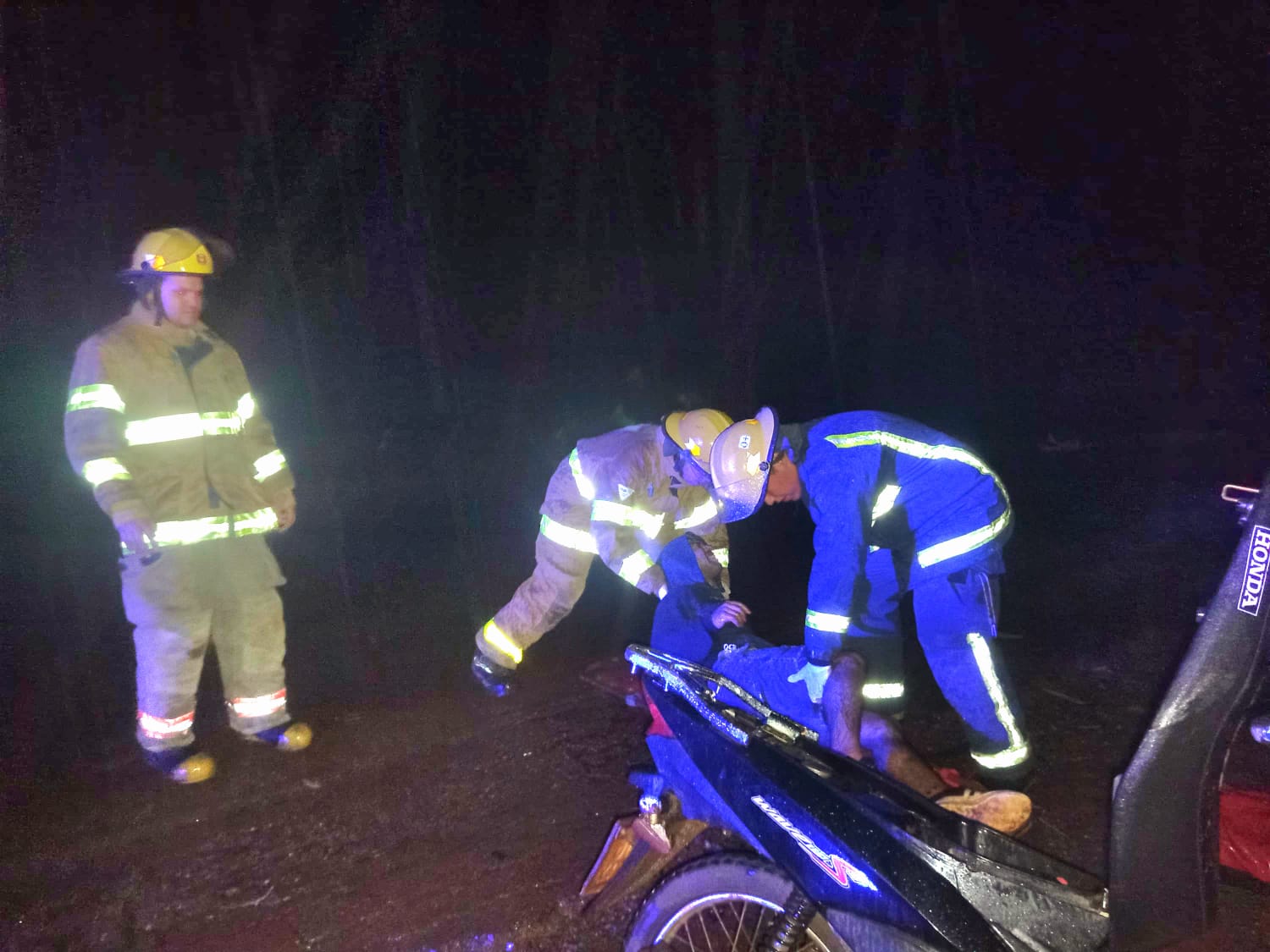 Despiste de una motocicleta sobre la Ruta Provincial 17 dejó dos heridos en 9 de Julio 2